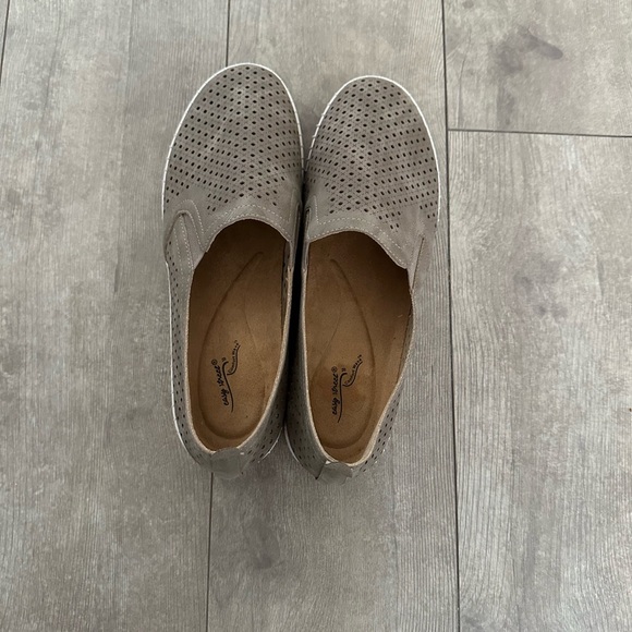New Easy Street Women's Fresh Slip-On Sneaker Natural size 9 - Picture 11 of 16